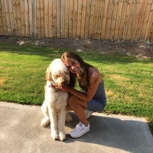 Meet your Posher, Carly